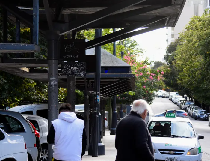 Un nuevo paro de colectivos afectó a La Plata: hasta cuándo rige