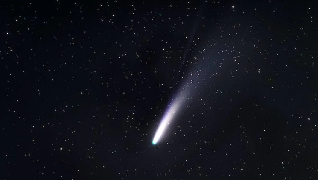 Un impresionante cometa podrá verse en el cielo platense: cuándo y a qué hora se observará