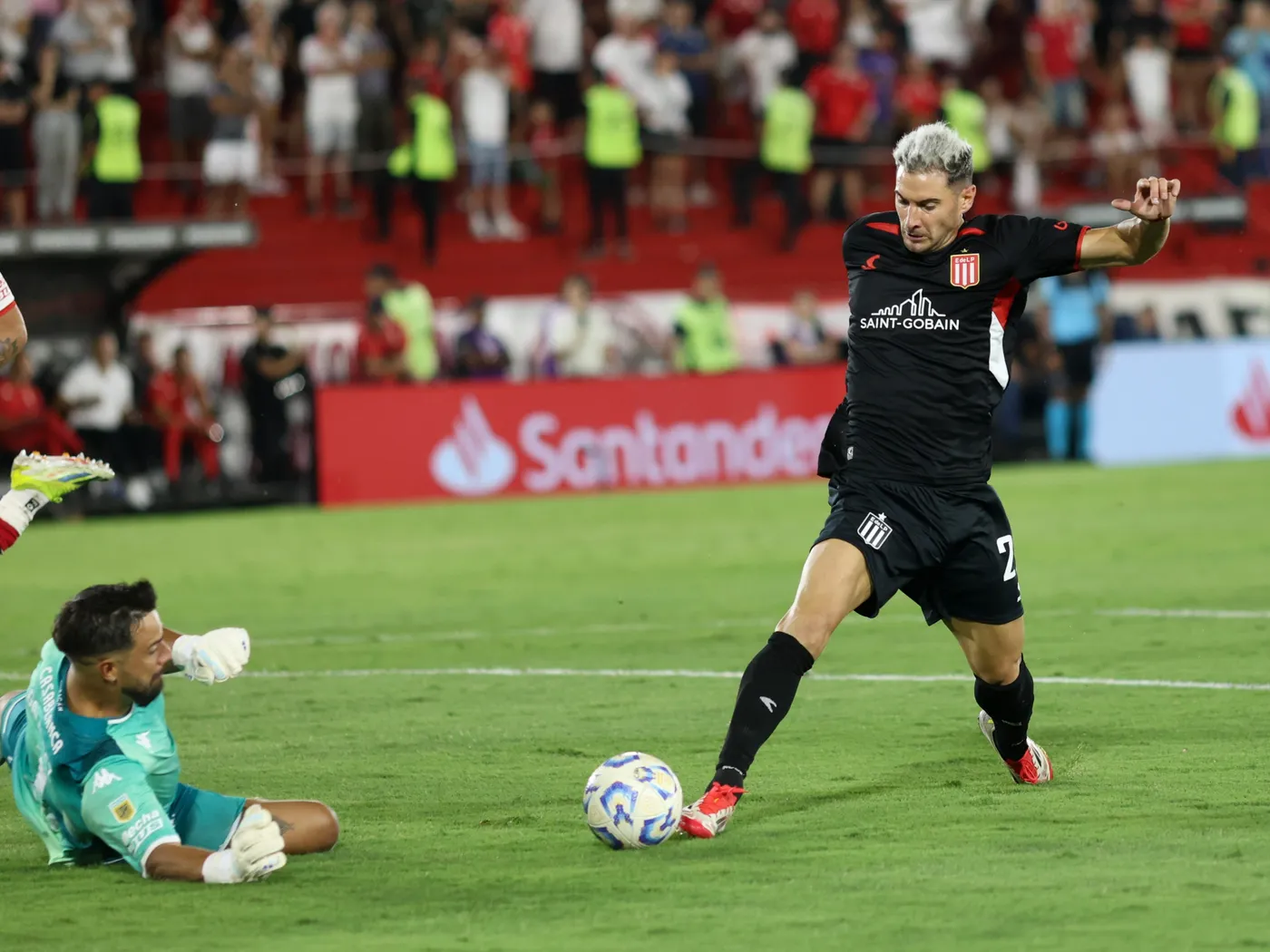 Estudiantes empató 0-0 con Huracán en el estadio Tomás Adolfo Ducó