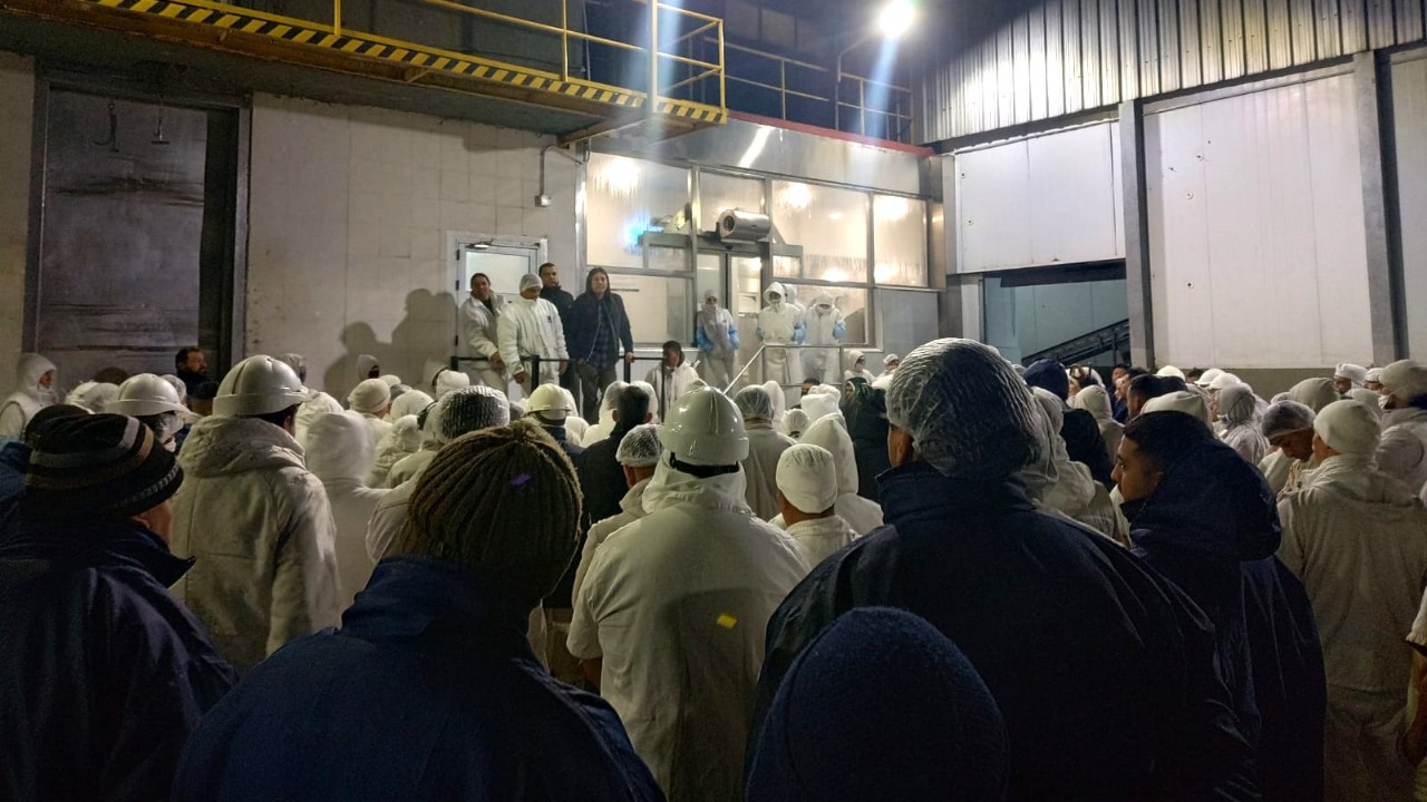Paritarias de los trabajadores de la carne: la FESITCARA pide la «inminente» apertura de la negociación