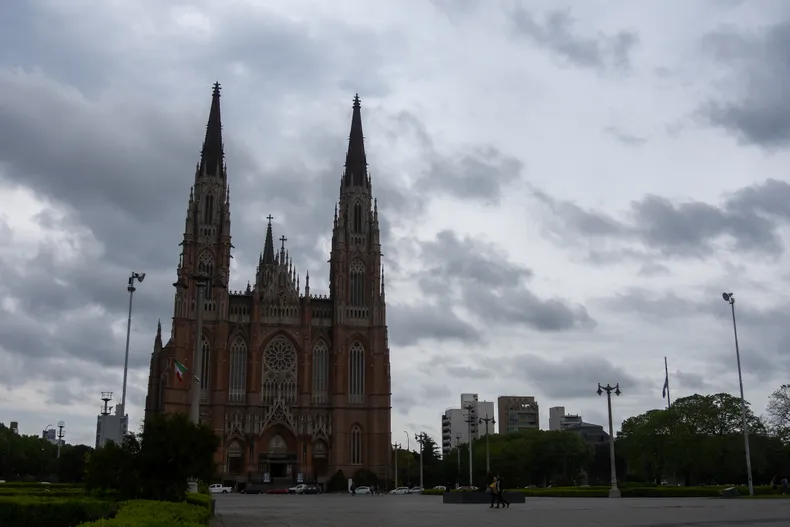 Tras un récord de calor extremo, La Plata está en alerta amarilla por tormentas