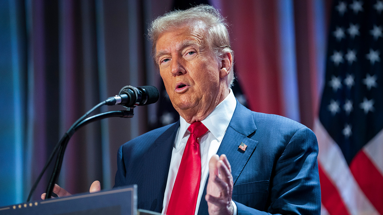 Trump va contra Apple: amenaza con un nuevo impuesto si no fabrican iPhones en EE.UU.