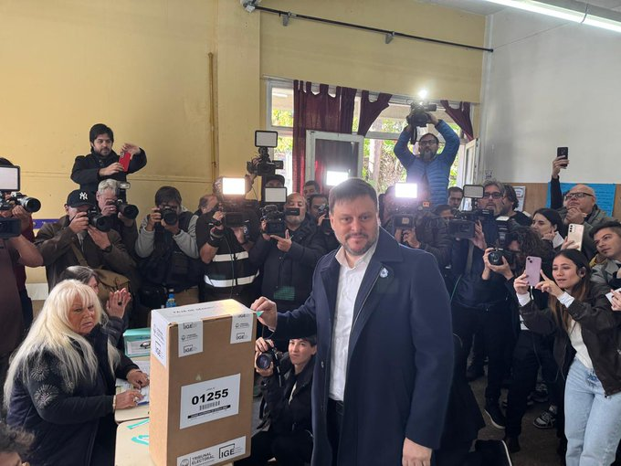 Leandro Santoro votó, denunció video falso realizado con IA como “una trampa” y reafirmó su paso firme en las elecciones porteñas