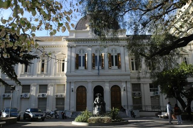 Educación que trasciende fronteras: la UNLP brilla en el ranking internacional