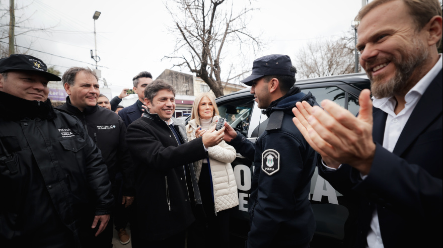 Kicillof inauguró obras en Guernica y entregó patrulleros en Ezeiza: “El Estado está presente donde más se lo necesita”
