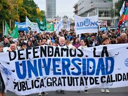 La comunidad universitaria vuelve a movilizarse al Senado en defensa de la educación pública