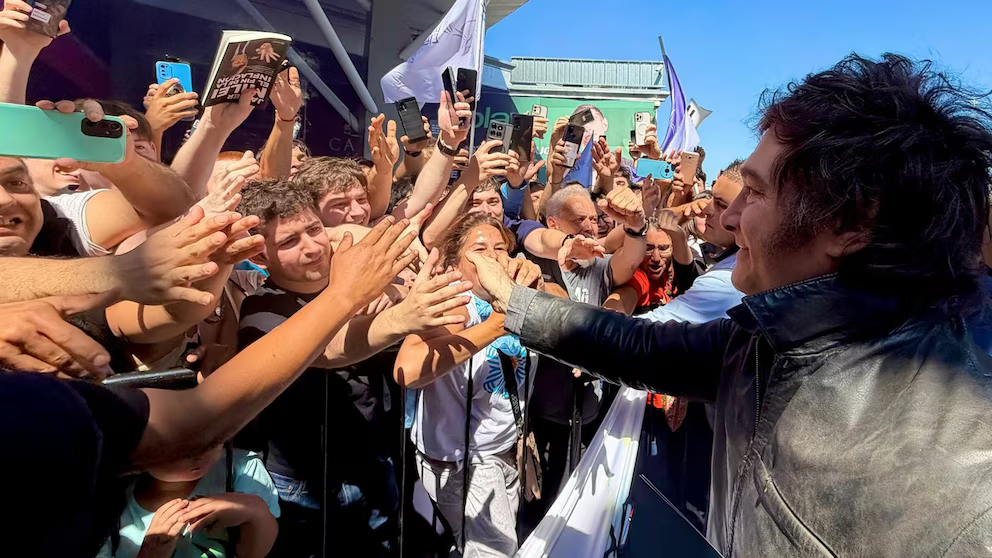 Milei suspendió un acto en Santa Fe por incidentes y se trasladó a Entre Ríos para continuar con la campaña