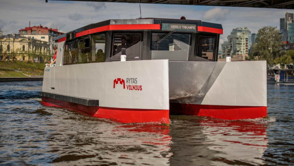 Vilna lanza el primer ferry eléctrico fluvial de Europa: una travesía verde por el río Neris
