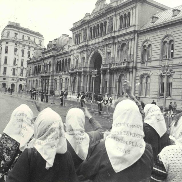 El nacimiento del pañuelo blanco: historia, memoria y resistencia