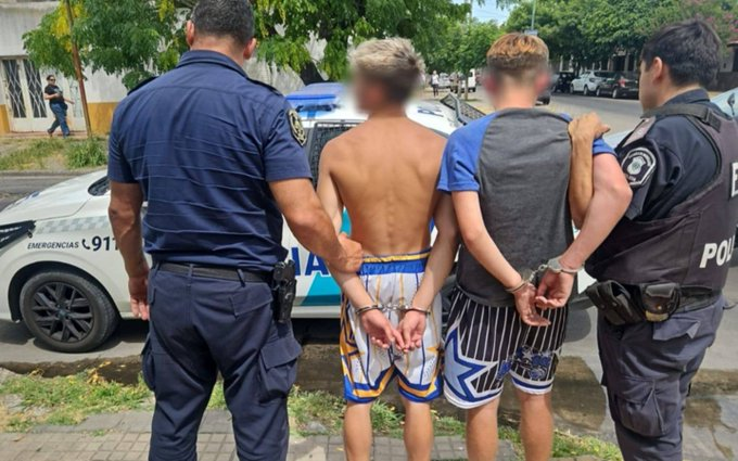 Tolosa en alerta: dos adolescentes fueron detenidos tras intentar robar una moto en plena avenida 7