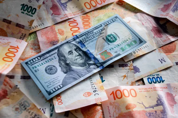 El mercado ya pone números: a cuánto esperan que lleguen el dólar y la inflación en enero