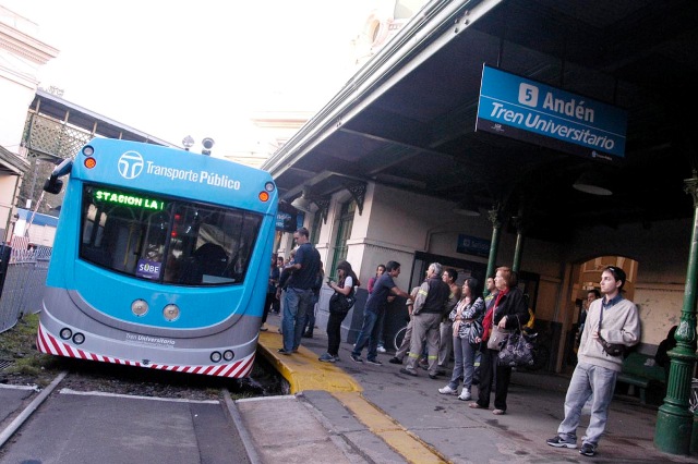 El Tren Universitario volvió a circular y refuerza una alternativa clave de transporte público en La Plata