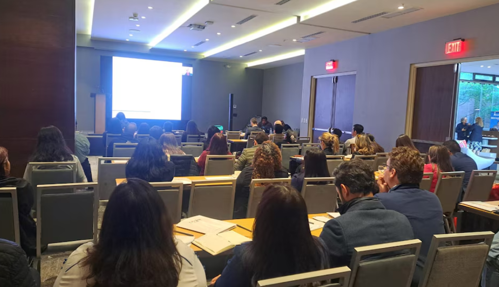 Del “rebusque” a la especialización: cómo las becas y cursos gratuitos se vuelven clave para acceder a empleos de calidad