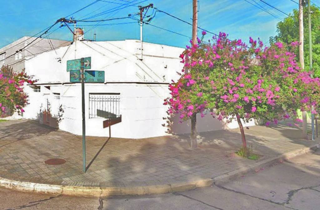 Intento de robo en Parque Castelli: tres delincuentes intentaron entrar a una casa en La Plata y escaparon tras los gritos de la dueña