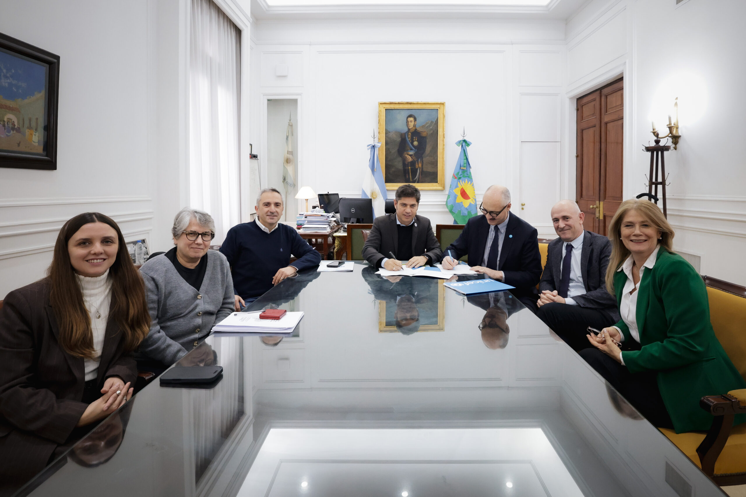 Kicillof renovó un acuerdo clave con UNICEF y apuntó contra Milei: más municipios se suman a un programa que alcanza a miles de chicos bonaerenses