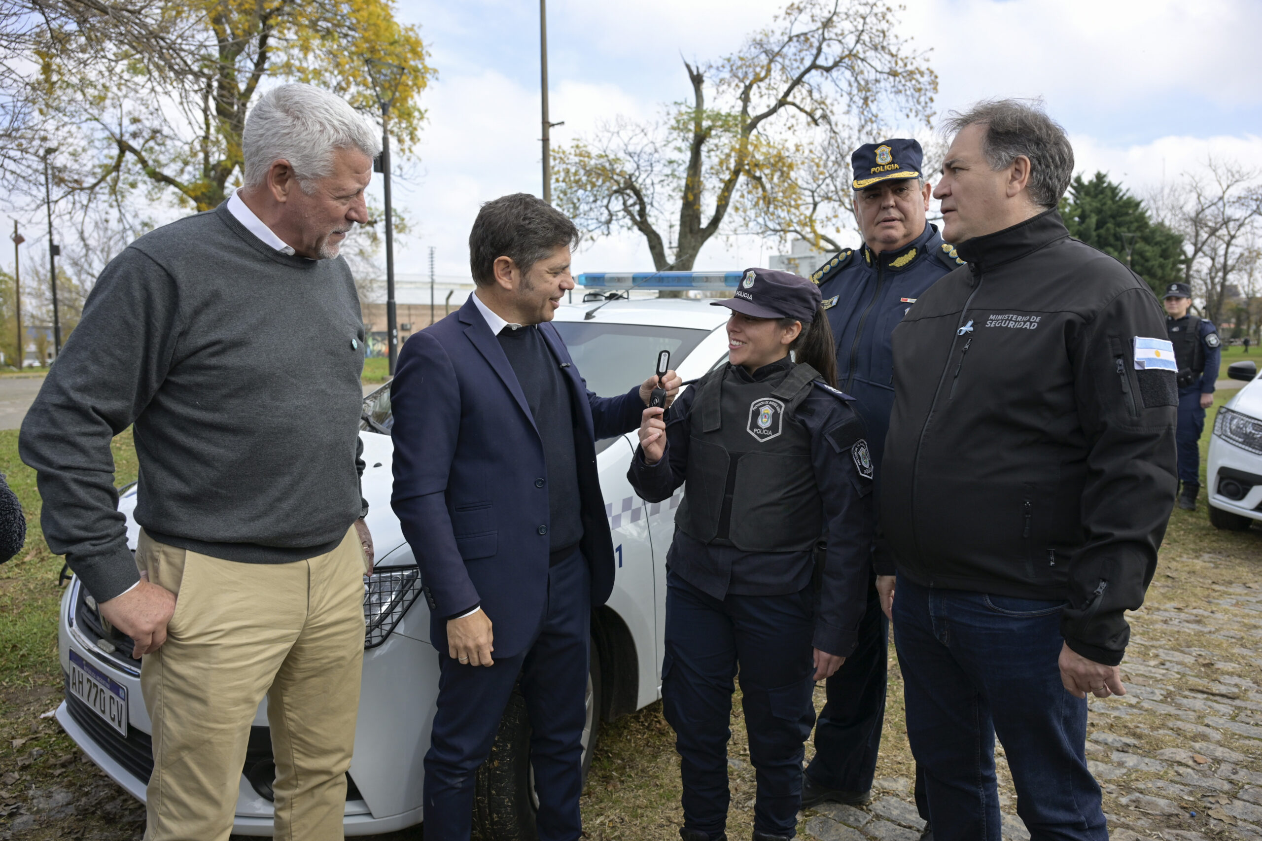 Kicillof reforzó la seguridad con nuevos patrulleros y motos en la Provincia en medio de la demanda por mayor presencia policial