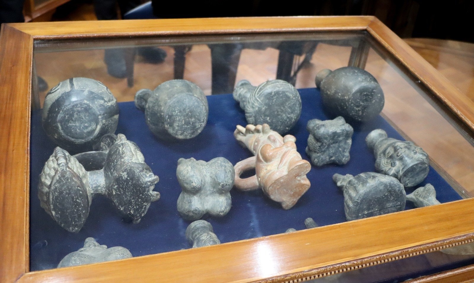 Argentina restituyó al Perú valiosas piezas arqueológicas y documentos históricos recuperados en una investigación contra el tráfico cultural