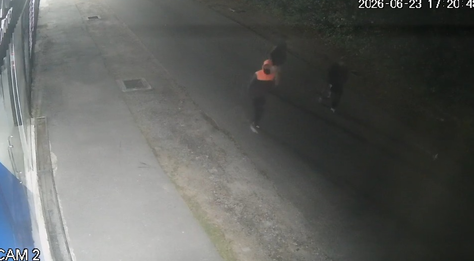 Robo en una concesionaria de City Bell: tres menores fueron detenidos y buscan a un cuarto sospechoso que logró escapar