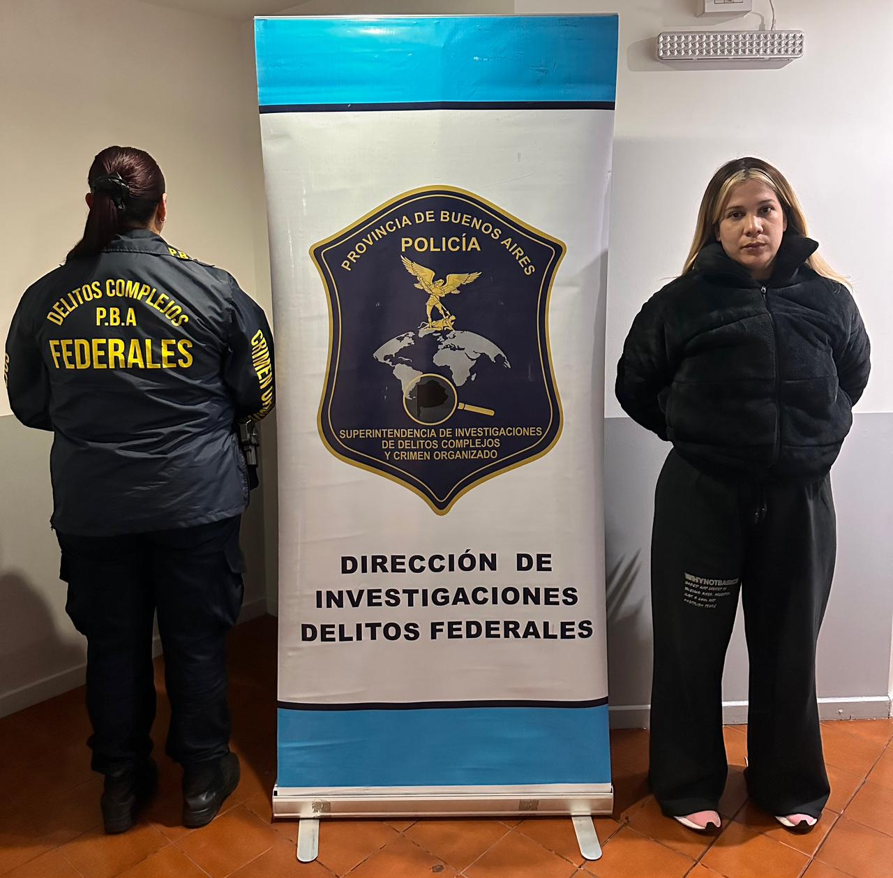 Una cita, un desmayo y una investigación que sacude a una fuerza federal: detuvieron a una agente de la PSA acusada de ser “viuda negra”