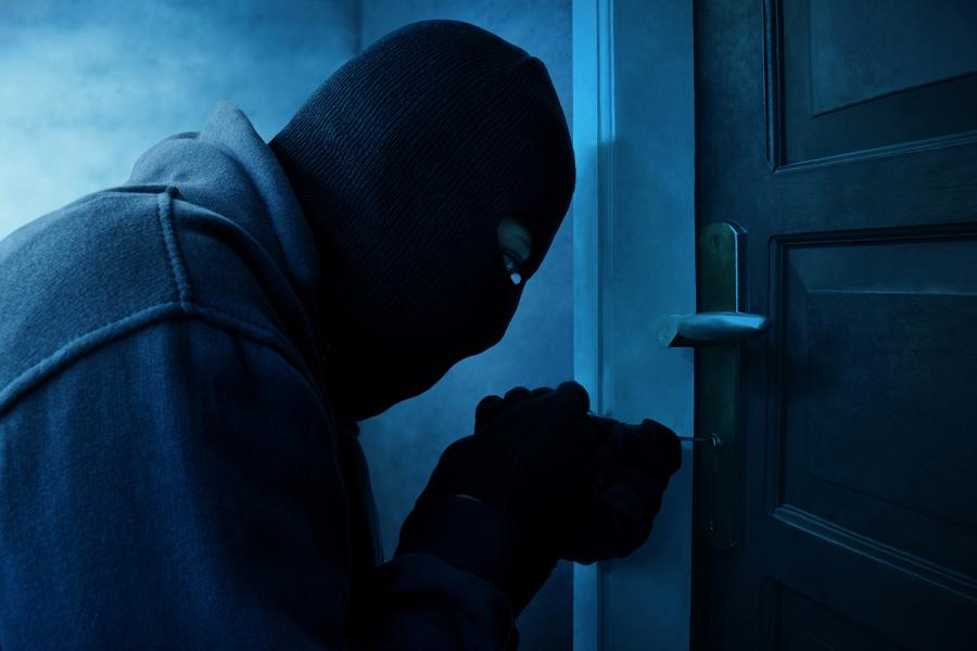 Inseguridad en La Plata: volvió a su casa y encontró todo revuelto tras un robo en Barrio Aeropuerto