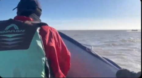 Cinco pescadores desaparecidos en el Río de la Plata: amplían la búsqueda a las costas de Berisso y crece la angustia de las familias