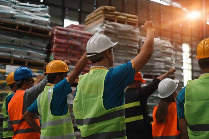 Reforma laboral: el Gobierno activa una revisión masiva de 446 convenios y crece la tensión con sindicatos por posibles cambios en salarios y aportes