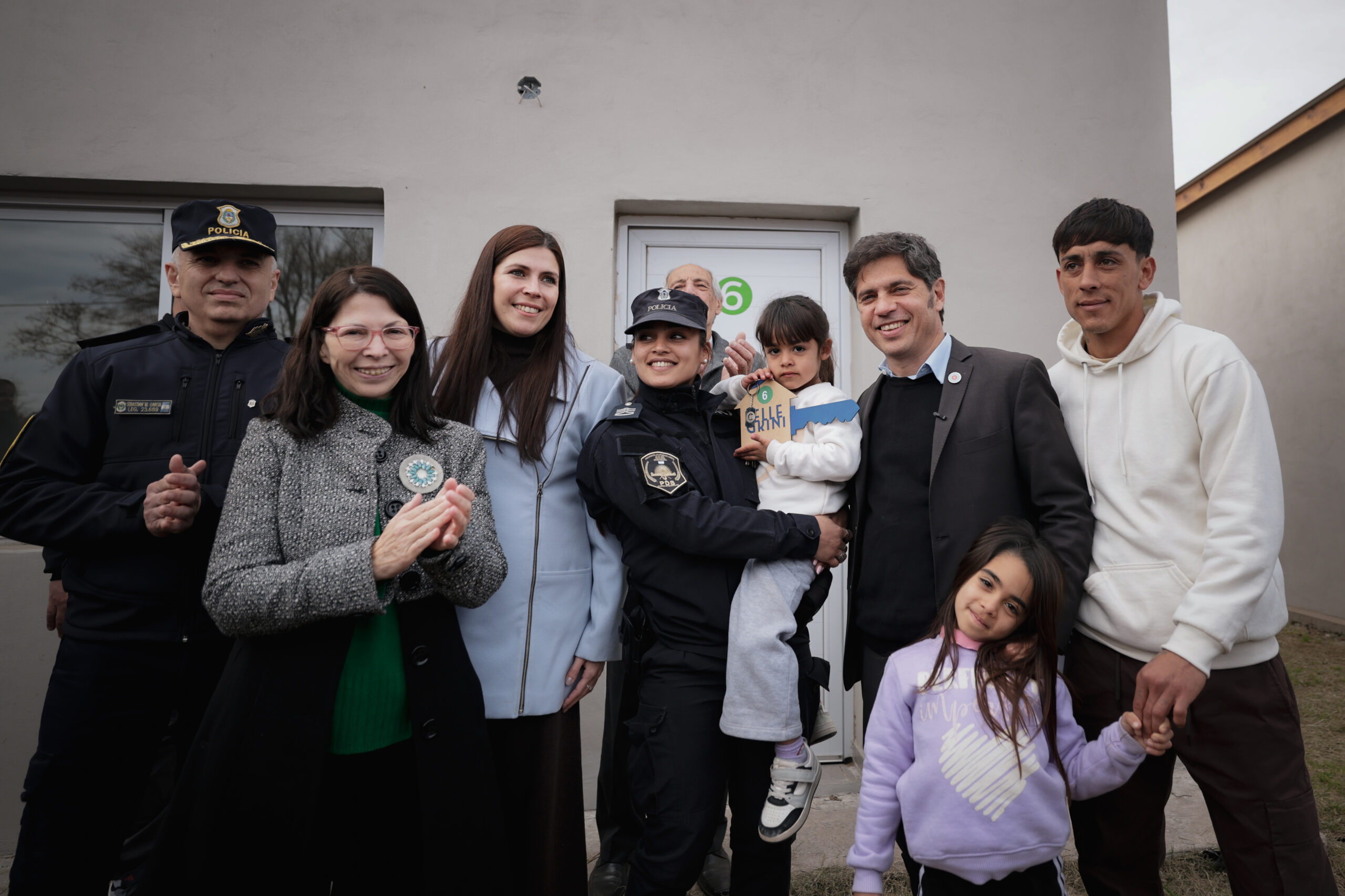 Kicillof inauguró una nueva Casa de la Provincia y entregó viviendas: qué servicios funcionarán en Pellegrini