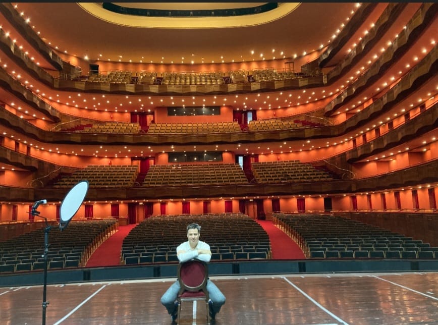 Iñaki Urlezaga regresa a los escenarios con “El Aplauso Final” en La Plata