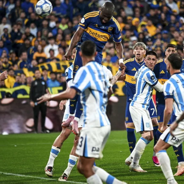 De 0-2 a la gloria: Boca lo dio vuelta ante Racing en una noche de locura