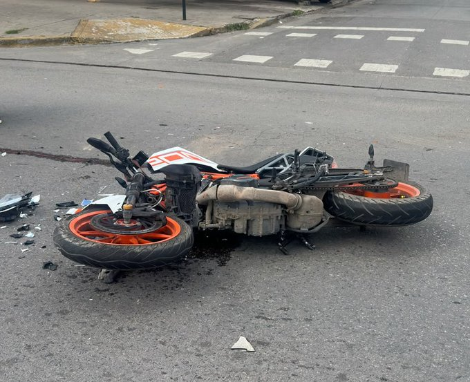 Choque en La Plata: un motociclista de 25 años resultó herido, fue trasladado al Hospital de Gonnet