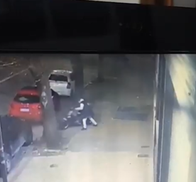 Intentaron robar una moto en pleno Diagonal 80: rompieron el trabavolante, pero no pudieron llevársela