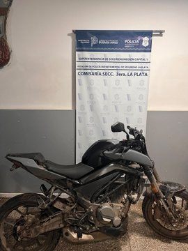 La Plata: detuvieron a un adolescente de 16 años que escapaba en una moto con pedido de secuestro