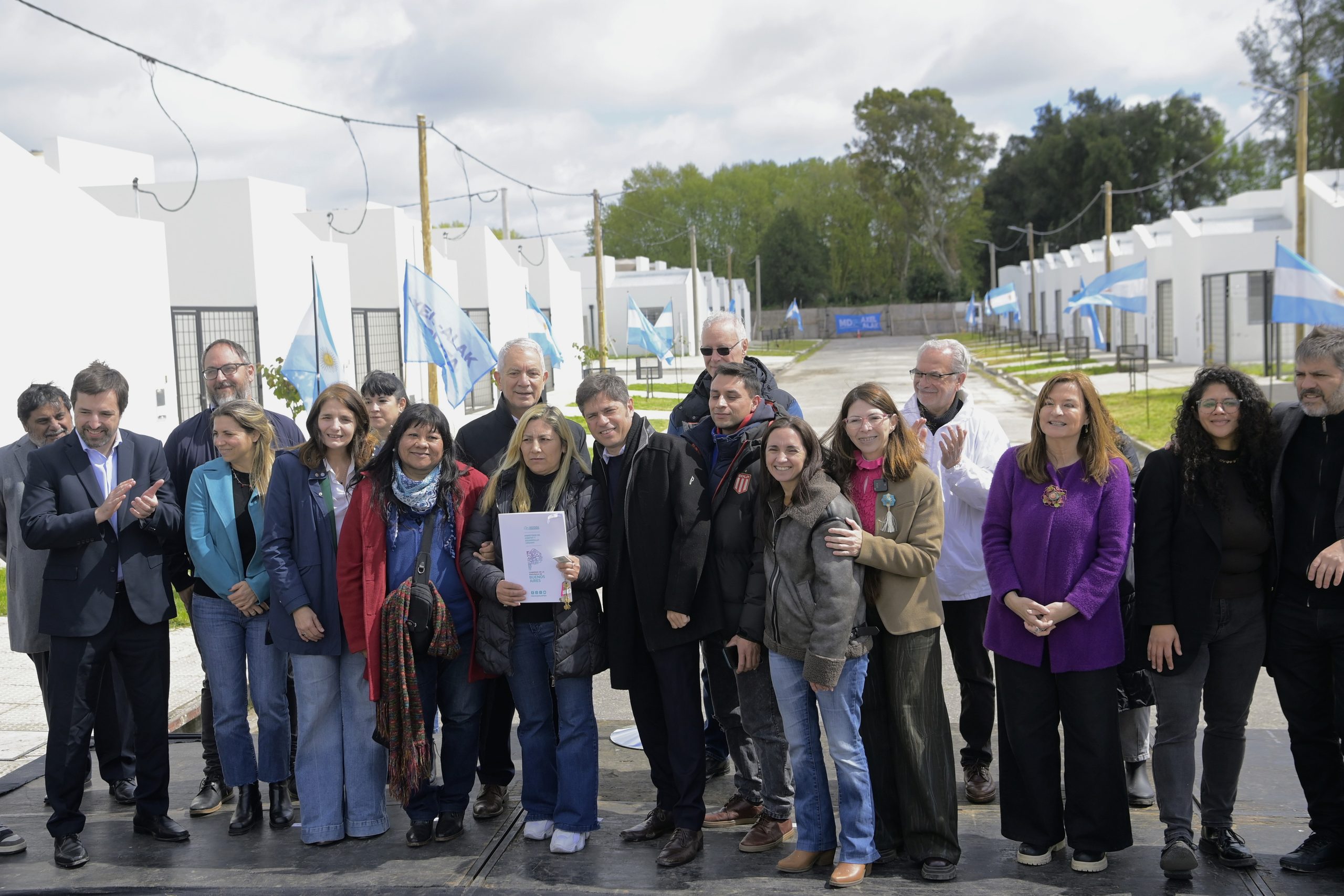 Kicillof entregó 175 viviendas en La Plata: a quiénes están destinadas