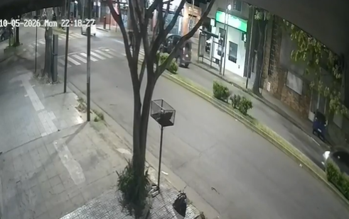 Violento asalto en La Plata: le apuntaron a la cabeza a un joven le robaron la Kangoo
