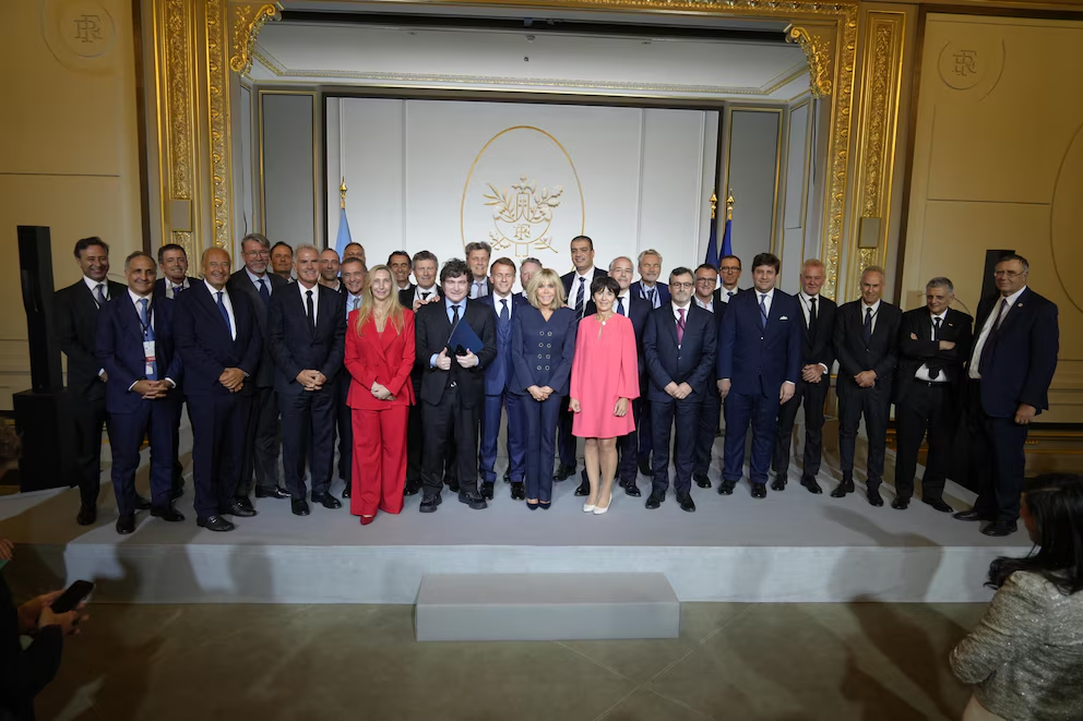 PASO 2027: Milei busca asegurar los votos para eliminar las primarias tras la reunión con los gobernadores en París